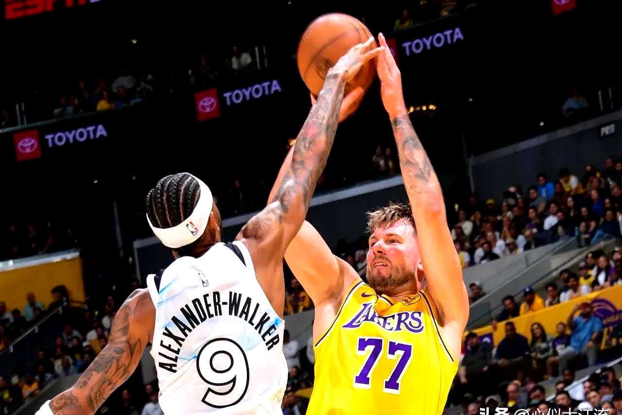 九游会体育-加拿大队带队取胜！，詹姆斯重要时刻最后时刻胜出上演精彩一战的简单介绍