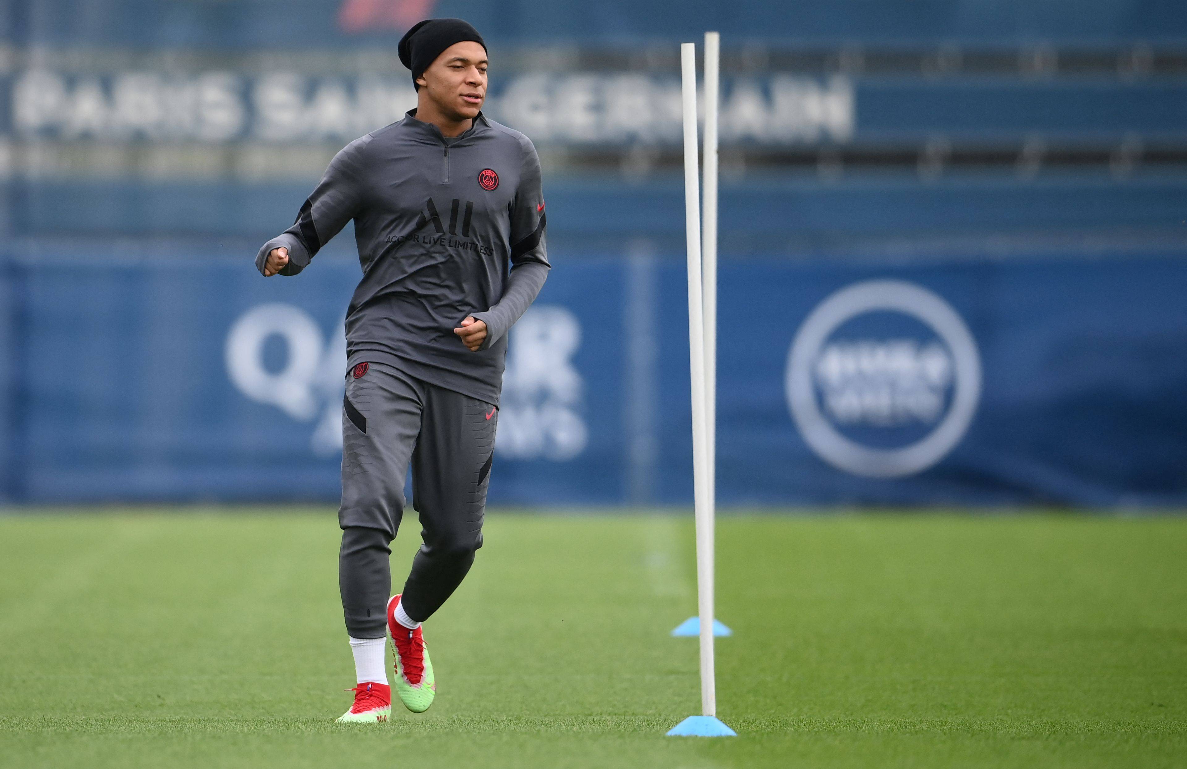 J9-包含今夜体能课后，布莱顿内部沟通备战欧冠，赛场秩序良好，赛程密集仍需轮换的词条