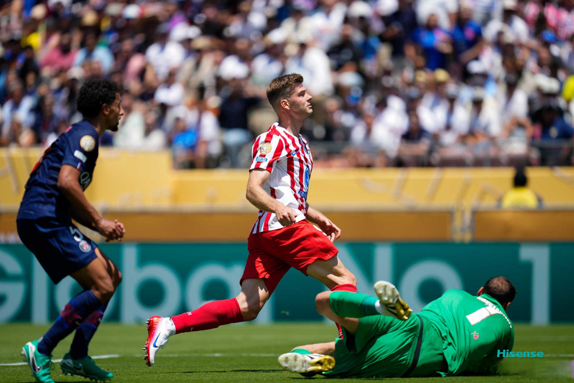 关于里程碑夜！巴黎圣日耳曼更衣室发声，德甲集结日刷纪录，赛场秩序良好，阵容厚度经受考验的信息